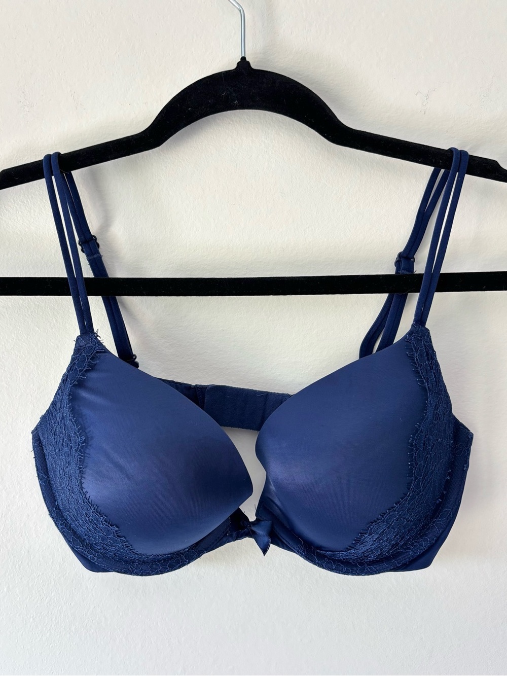 Victoria’s Secret Blue Lace Satin Very Sexy Push Up Bra Adjustable Straps 32D
